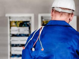 Oude Elektricien 17 04 2025 Electrician 1080586 1280 Pixabay