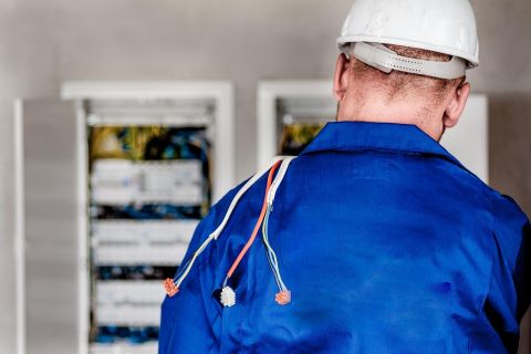 Oude Elektricien 17 04 2025 Electrician 1080586 1280 Pixabay