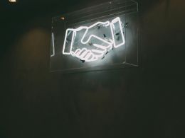 Extra Hours Charlesdeluvio At5Vu Poi8Vc Unsplash 23 04 2026